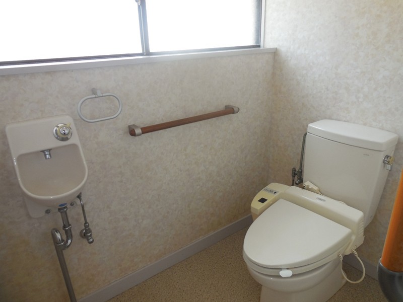 クリックで写真を表示:物件番号:I1250725/居住用/売家/空家/新潟県新潟市北区/680万円/松浜小学校/松浜中学校/8DKですので二世帯家族、福祉施設、社員寮等にもご使用できます。 物件番号:I1250725/居住用/売家/空家/新潟県新潟市北区/680万円/松浜小学校/松浜中学校/8DKですので二世帯家族、福祉施設、社員寮等にもご使用できます。