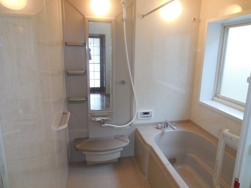 クリックで写真を表示:物件番号:I1250725/居住用/売家/空家/新潟県新潟市北区/680万円/松浜小学校/松浜中学校/8DKですので二世帯家族、福祉施設、社員寮等にもご使用できます。 物件番号:I1250725/居住用/売家/空家/新潟県新潟市北区/680万円/松浜小学校/松浜中学校/8DKですので二世帯家族、福祉施設、社員寮等にもご使用できます。