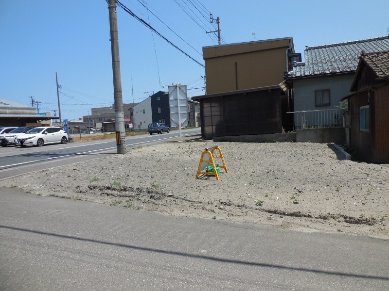 クリックで写真を表示:物件番号:T1250531/居住用/土地/更地/新潟県新潟市東区/2,066万円/木戸小学校/東新潟中学校/県道3号線沿い、東区役所まで約300m! 物件番号:T1250531/居住用/土地/更地/新潟県新潟市東区/2,066万円/木戸小学校/東新潟中学校/県道3号線沿い、東区役所まで約300m!